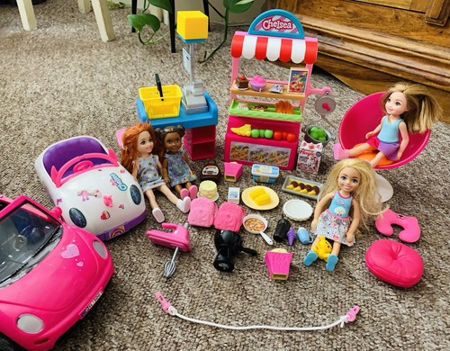 Chelsea dolls with shop - chelsea, play