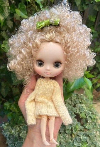 Middie blythe doll - middie,