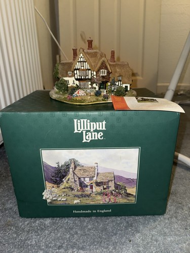 Country living lilliput lane - living,