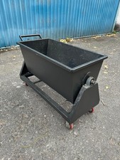 SMEC (Samsung) Swarf Tipping Skip – Excellent Condition – Ideal for CNC Lathes