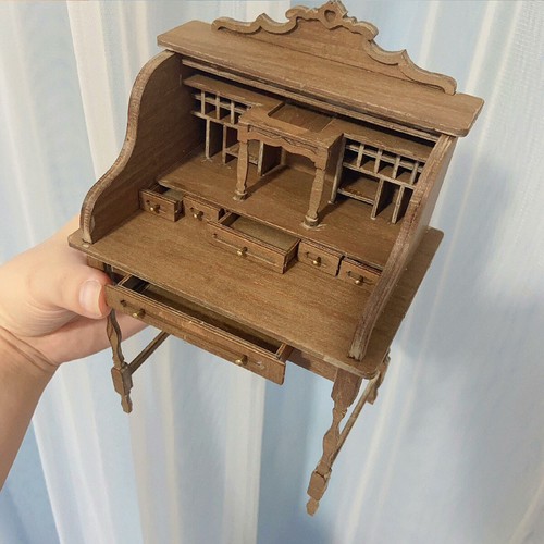 Dolls house miniatures 12 - dolls, 1:12
