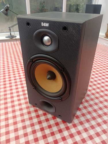 Dm601 bookshelf speaker - b&w,