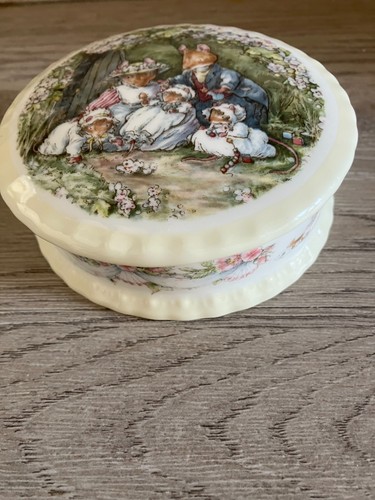 Brambly hedge poppy - hedge, poppy's