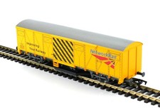 Gaugemaster Network Rail Track Cleaning Wagon OO Gauge GM4430101