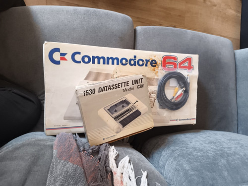Boxed commodore 64c c64 - commodore,