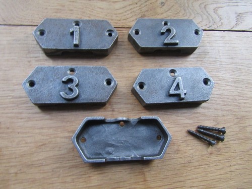 Number plaques cast - to, 5