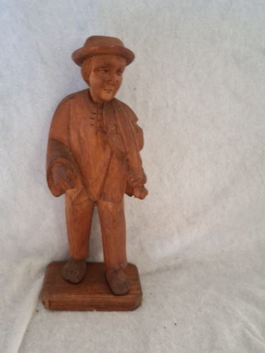 Wood carved figure violinist - figure,