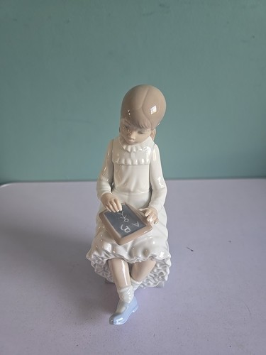 Nao ladro figurine girl - ladro, with