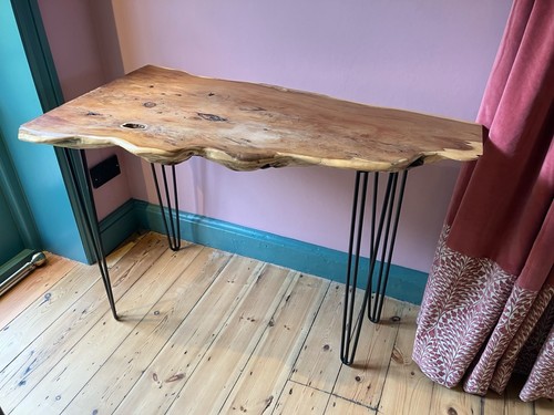 Waney living edge pippy yew - living,