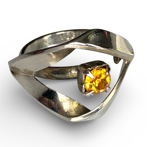 Vintage vogue ring with - 5.5,