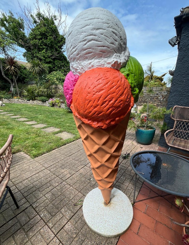 Large ice cream cone - cream,