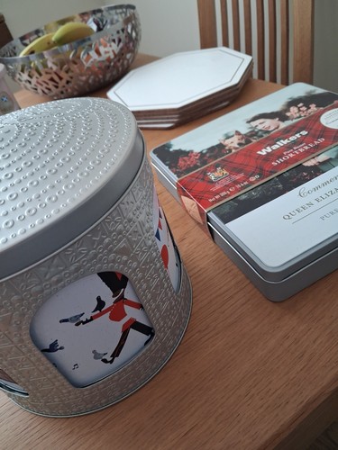 Collectable biscuit tin - biscuit,
