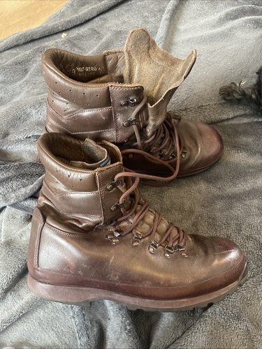 Altberg defender boots - , size
