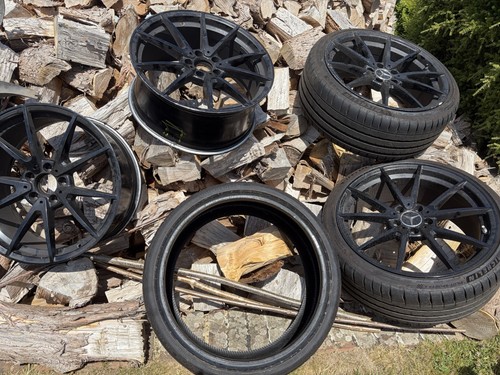 Mercedes alloys tyres - 19’x4, +tyres