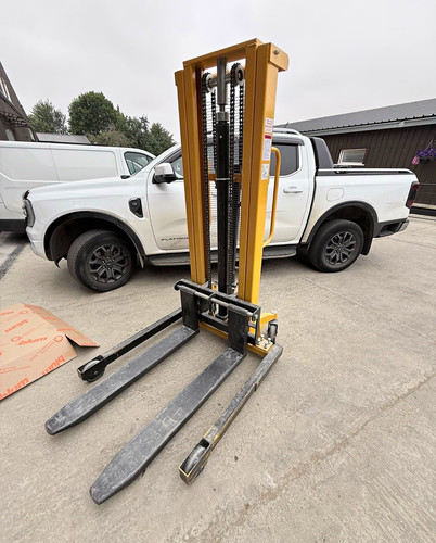 Manual pallet stacker hand - pallet,