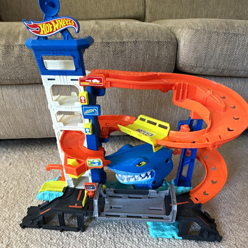Hot wheels city shark - hot, attack