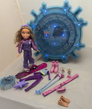 Bratz Ice Champions Rink Yasmin Sportz Doll With Accessories Snowboarding