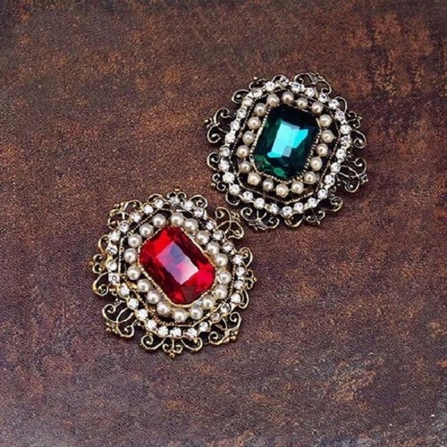 Oval gold tone red - oval, or