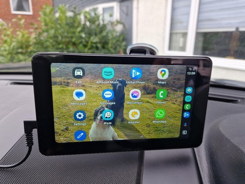 Universal qled car - universal, radio