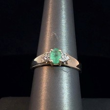 Lady's 14K Yellow Gold Oval Cut Emerald Stone Ring 3.3g Size 8.25 (G (GO1061315)
