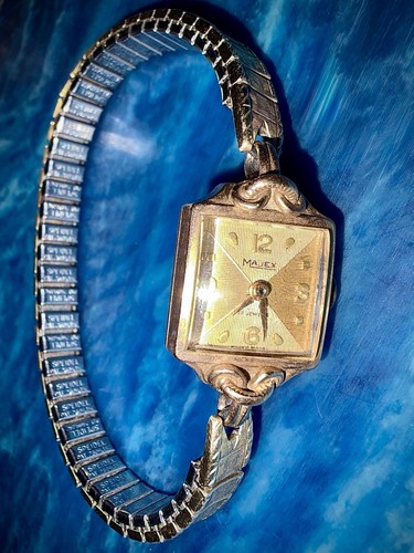 Vintage 1954 solid gold - 9k,