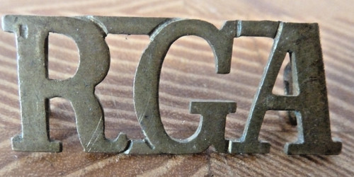 Brass shoulder badges royal - shoulder,