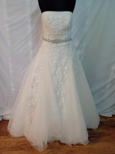 Wedding Dress size 14 ivory lace/tulle Benjamin Roberts, check measurements, D