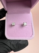 Princess cut Moissanite