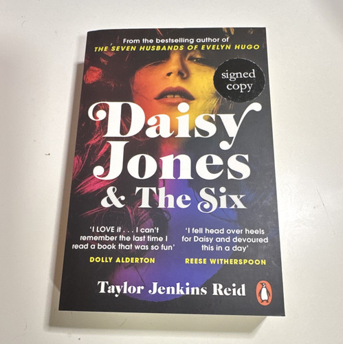 Signed daisy jones - signed-,