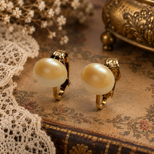 Vintage cream faux - vintage, gold