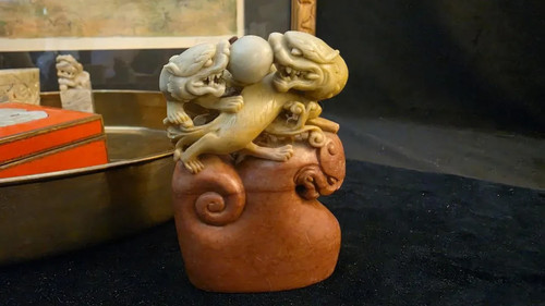 Antique lions with - fu, pearl
