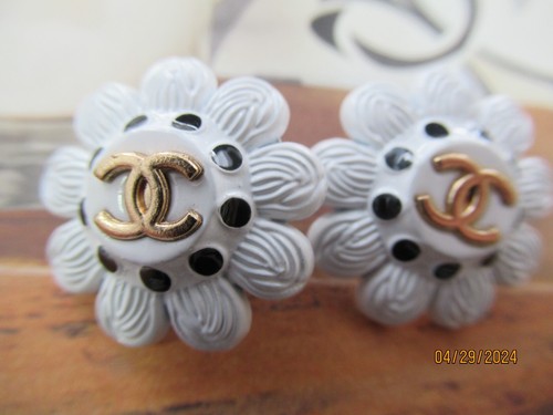 Chanel buttons 22mm - buttons , white