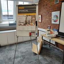 Used Master Of Boards Magnetic Office Flipchart Easel Board 70cmx100cm