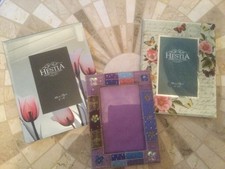 Picture frame bundle of (3) 6"x 4" picture size