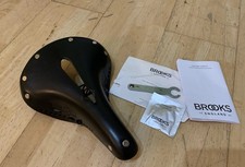 Brooks B17 Carved Short Womans