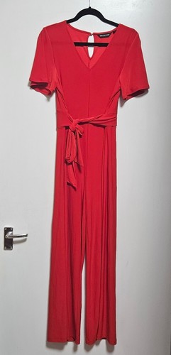 Neck flutter sleeve keyhole - v,