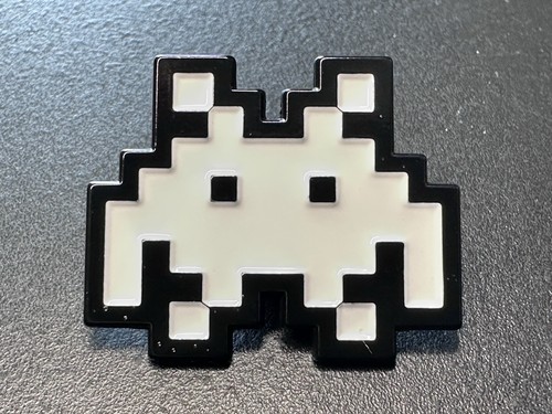 Space invaders white enamel - invaders,