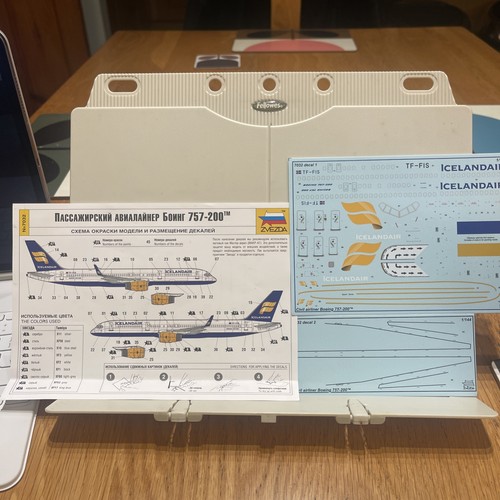 1/144 scale model airliner