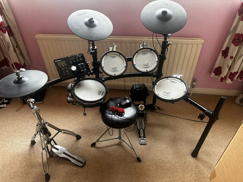 Roland drum kit - drum,