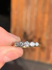 18ct gold diamond 5 stone ring 3 grams