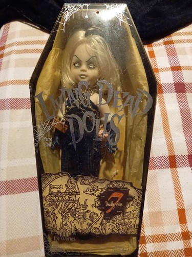 Living dead doll - dead,