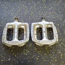 1999 Schwinn XS Red  Pedals