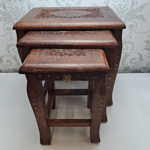 Set hand carved sheesham - of,
