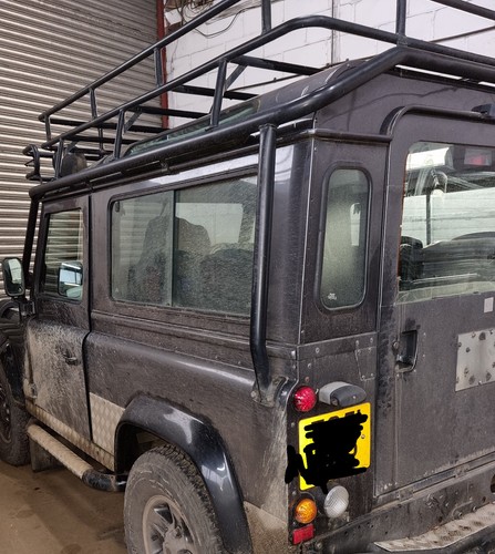 Land rover defender - land, tomb