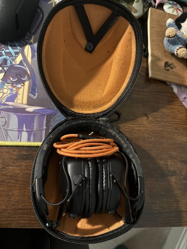 Moda ear headphone - v-moda,