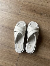 Brand New Never Worn Clark’s Alda Glide Off White Leather Size 6 D