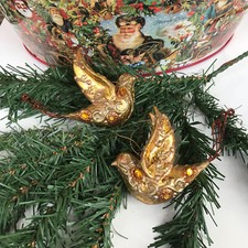 2 JOHN LEWIS RESIN METAL 80S VERY UNUSUAL FANCY TURTLE DOVE GOLD DECORATIONS