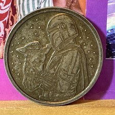 DISNEY WORLD STAR WARS MANDALORIAN & GROGU 2025 PEWTER COIN & MAPS COLLECTABLE