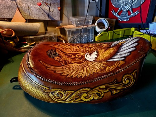 Road king seat - king, suit