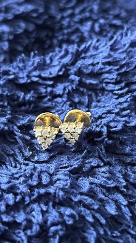 Stud earring with - real, diamond